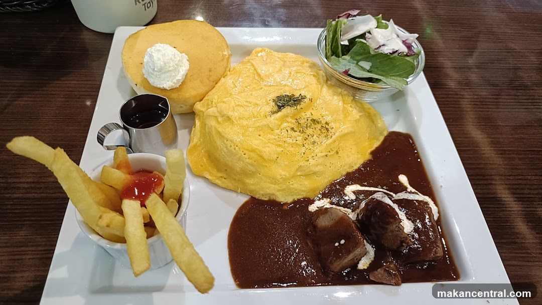 Omurice with Stewed Meat and Fries