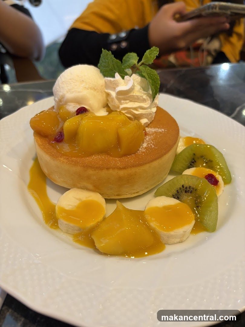 Fluffy Pancake with Mango and Fruit