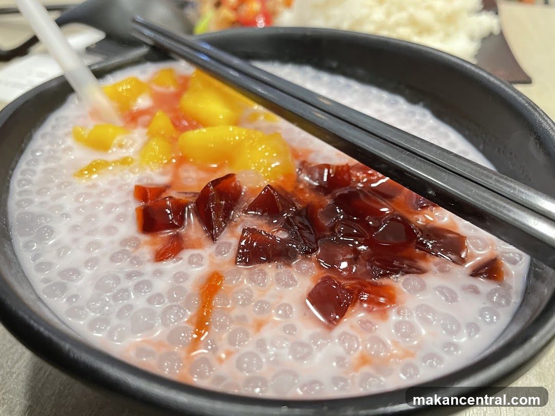 Dessert with Tapioca Pearls and Fruit