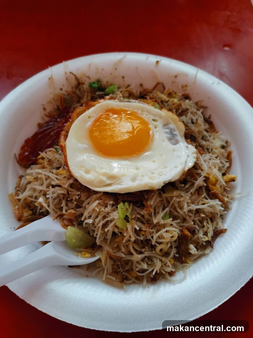 Fried Noodles with Fried Egg