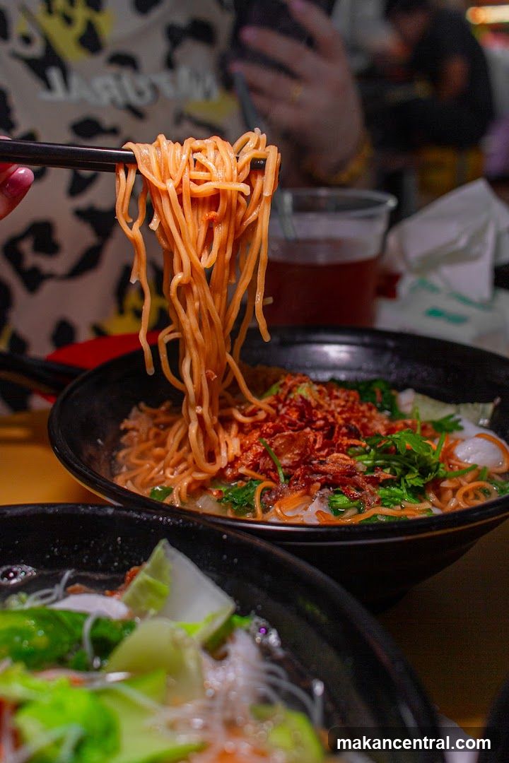 Noodles with Toppings