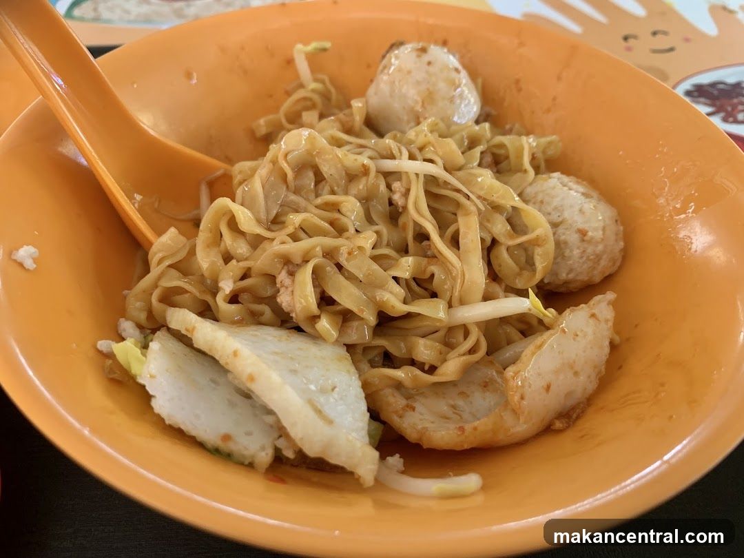 Noodles with Fish Balls and Fish Cake