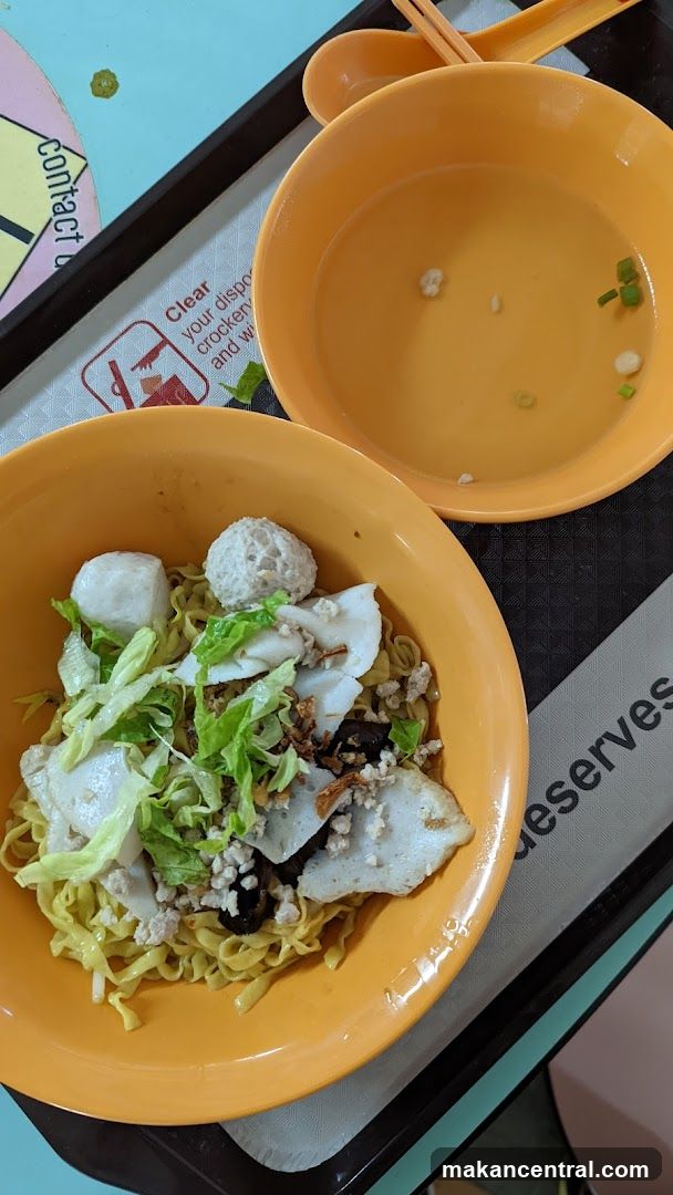 Noodles with Fish Balls and Sliced Fish