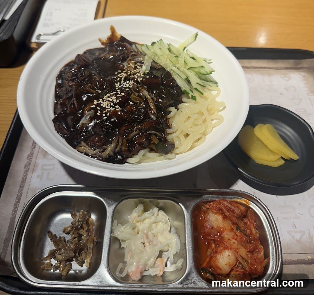 Jajangmyeon with Side Dishes