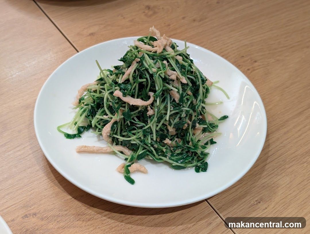 Stir-fried Pea Shoots with Shredded Pork