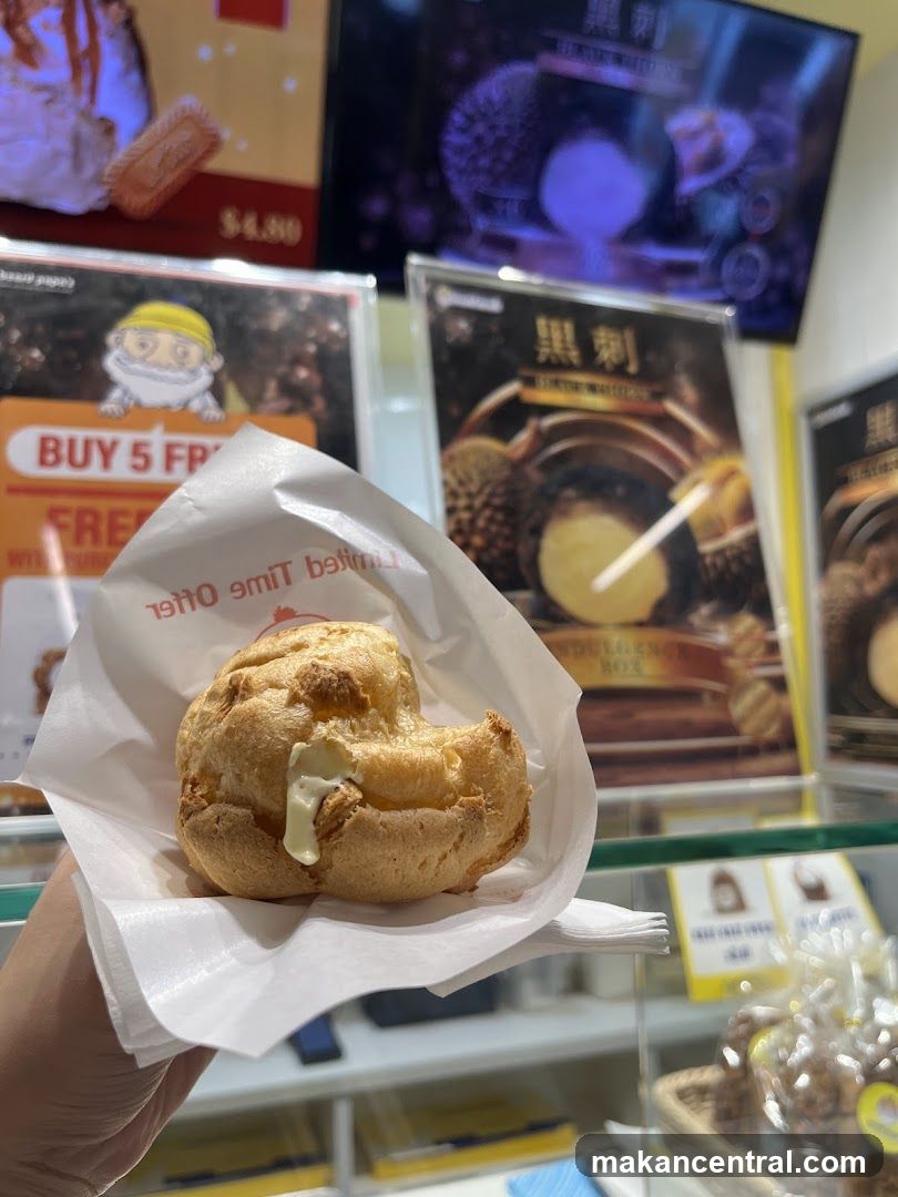 Cream Puff with Durian Filling