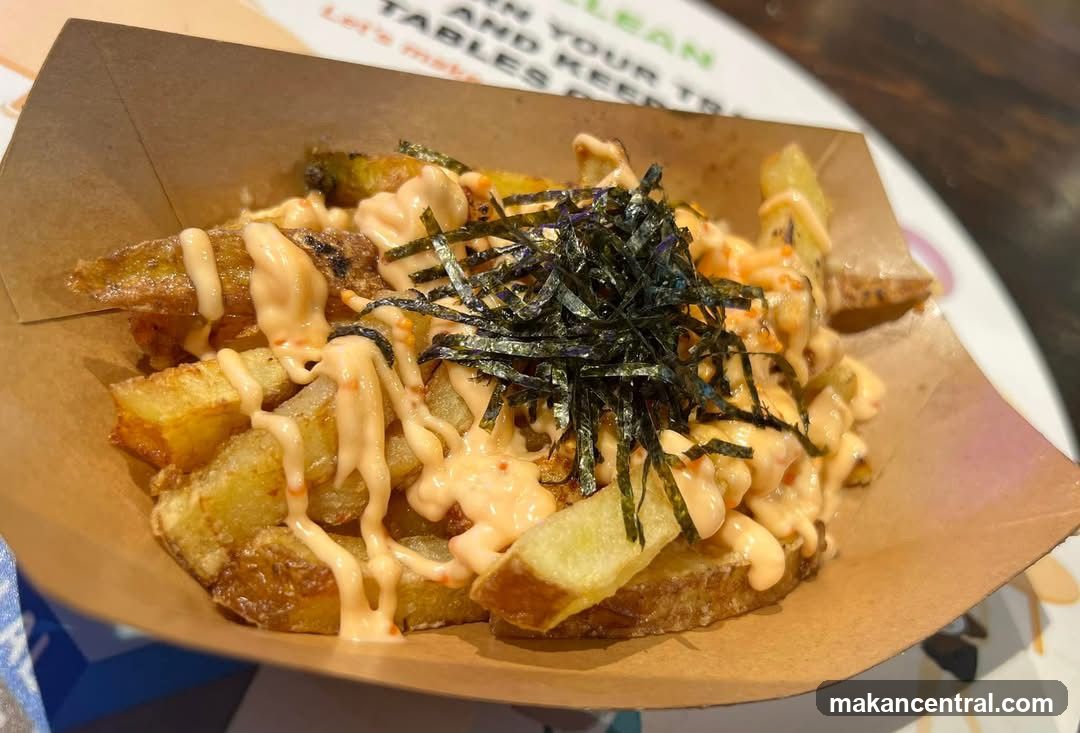 Fries with Sauce and Seaweed