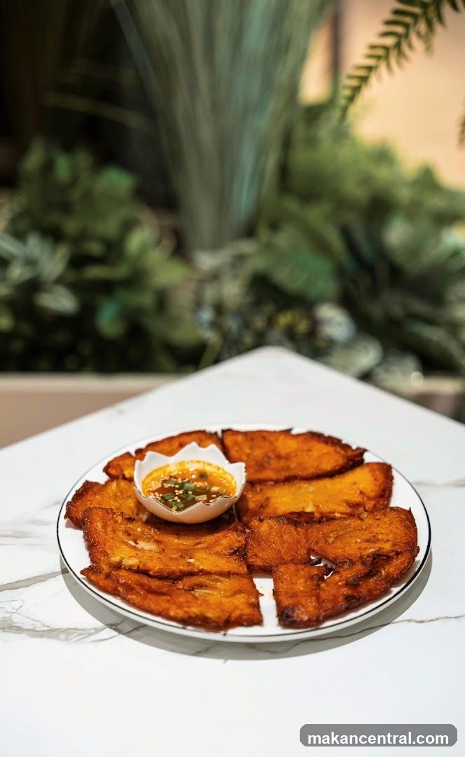 Fried Dish with Dipping Sauce
