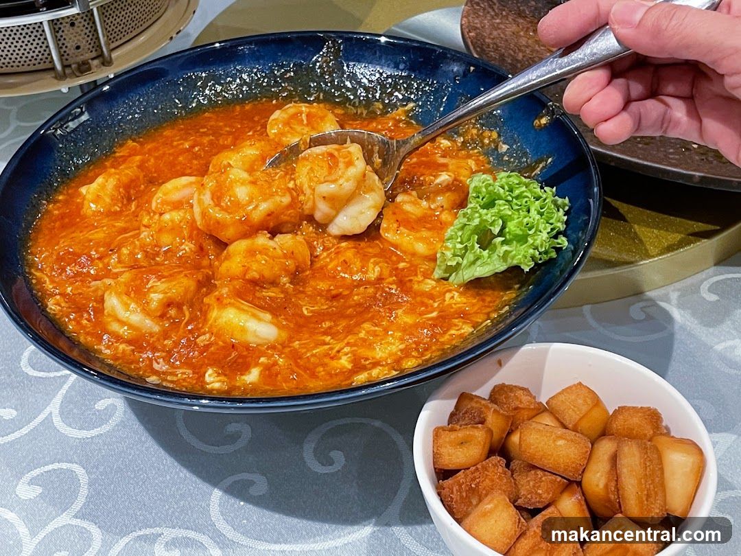 Shrimp in Sauce with Fried Buns