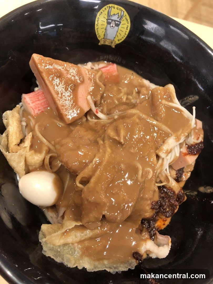 Noodles with Sauce and Toppings