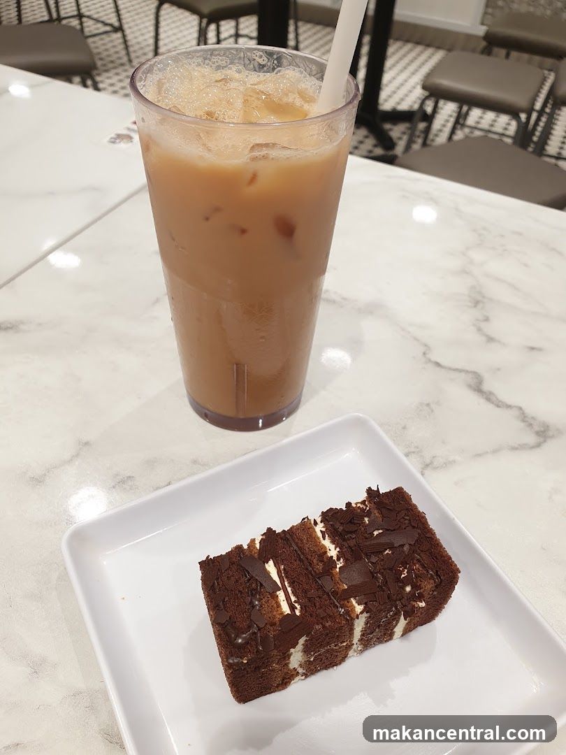 Iced Tea and Chocolate Cake