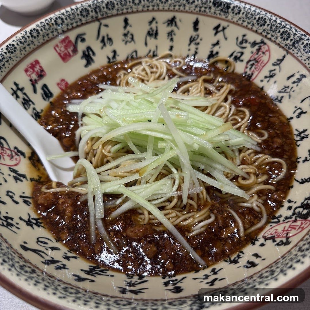 Noodles with Sauce and Cucumber