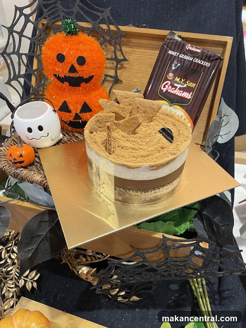 Halloween Cake Display
