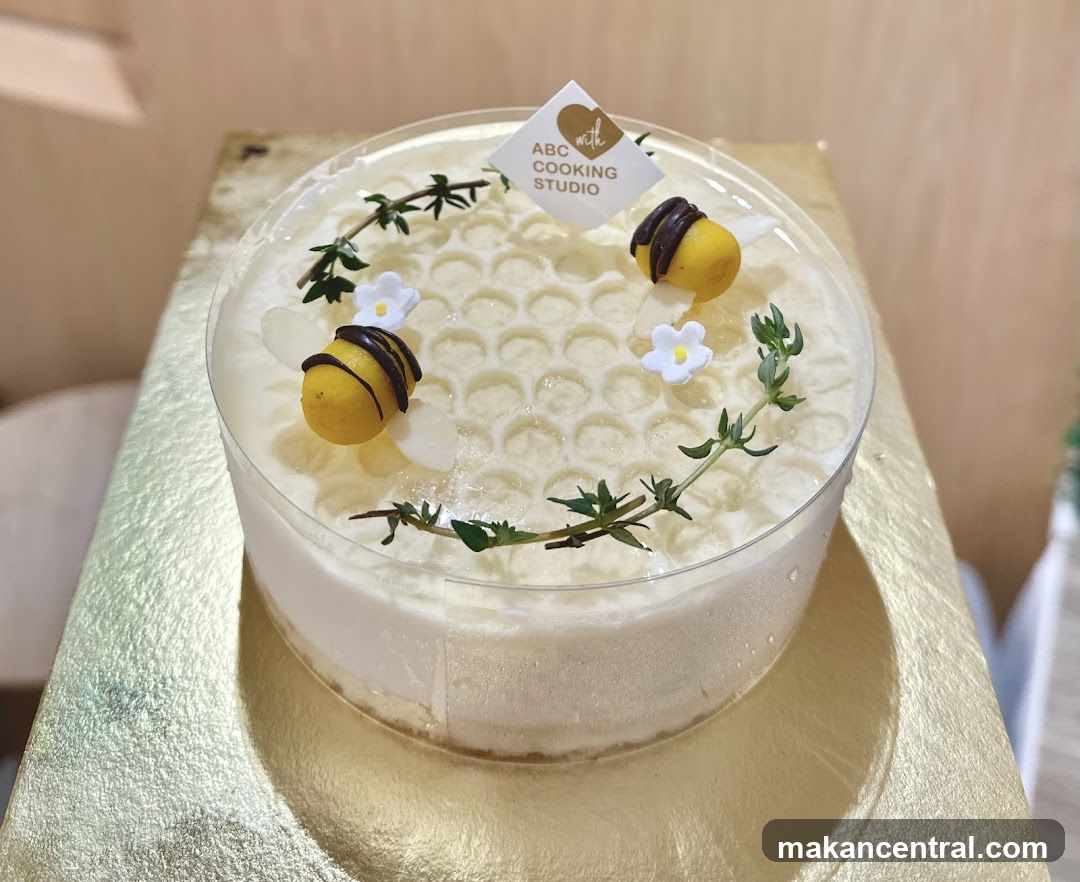 Bee-themed dessert