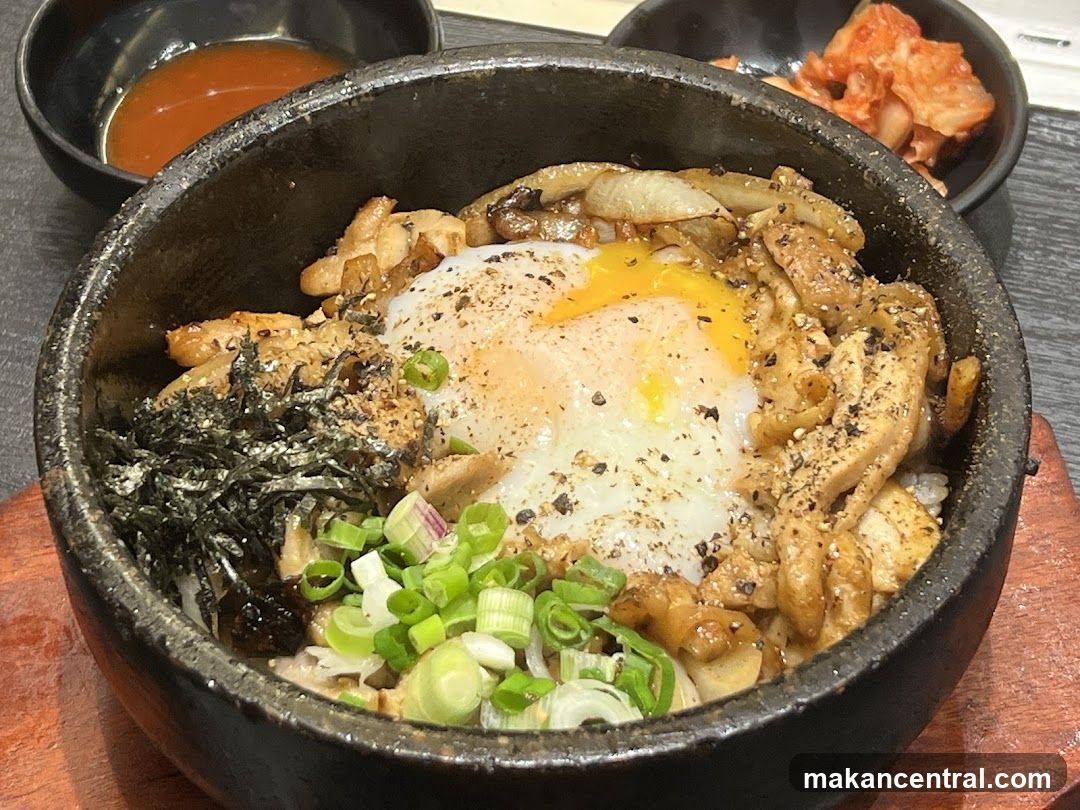 Bibimbap with Egg and Chicken