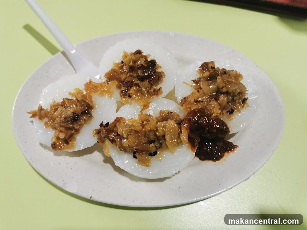 Steamed Rice Cakes with Toppings