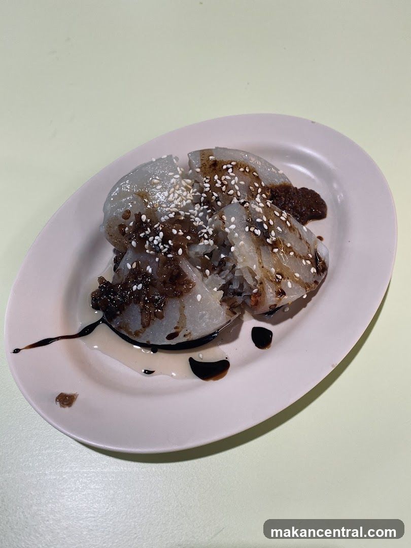 Steamed Dumplings with Sesame Seeds and Sauce