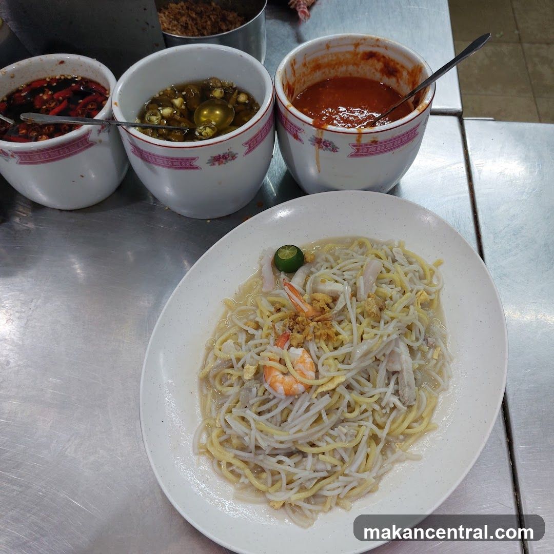 Noodles with Shrimp and Condiments