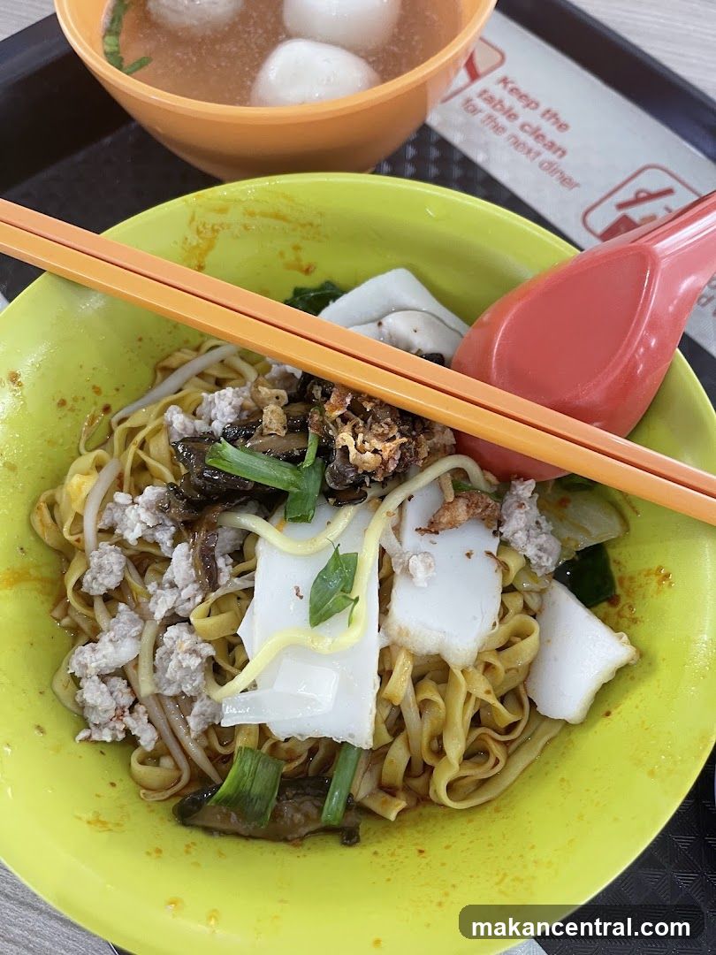 Noodles with Fish Cake and Minced Meat