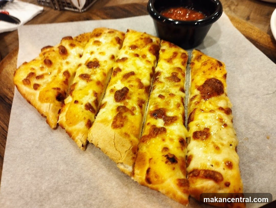 Cheese Breadsticks with Marinara Sauce