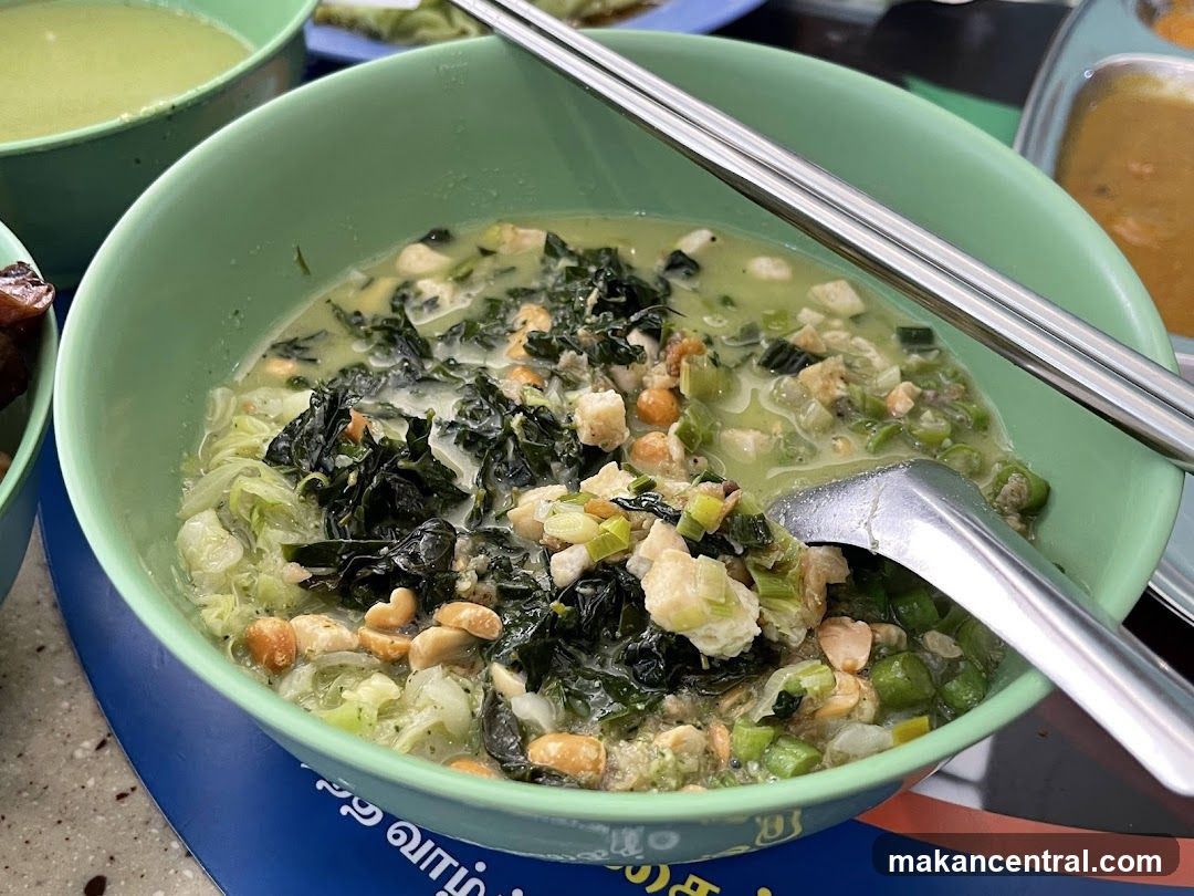 Noodle Soup with Vegetables and Peanuts