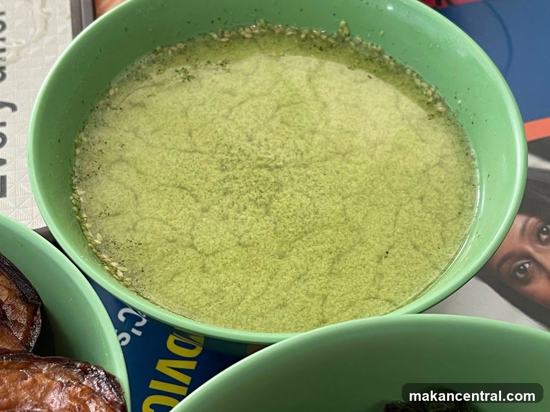 Green Soup with Sesame Seeds