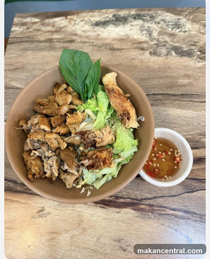 Bowl of noodles with meat and vegetables