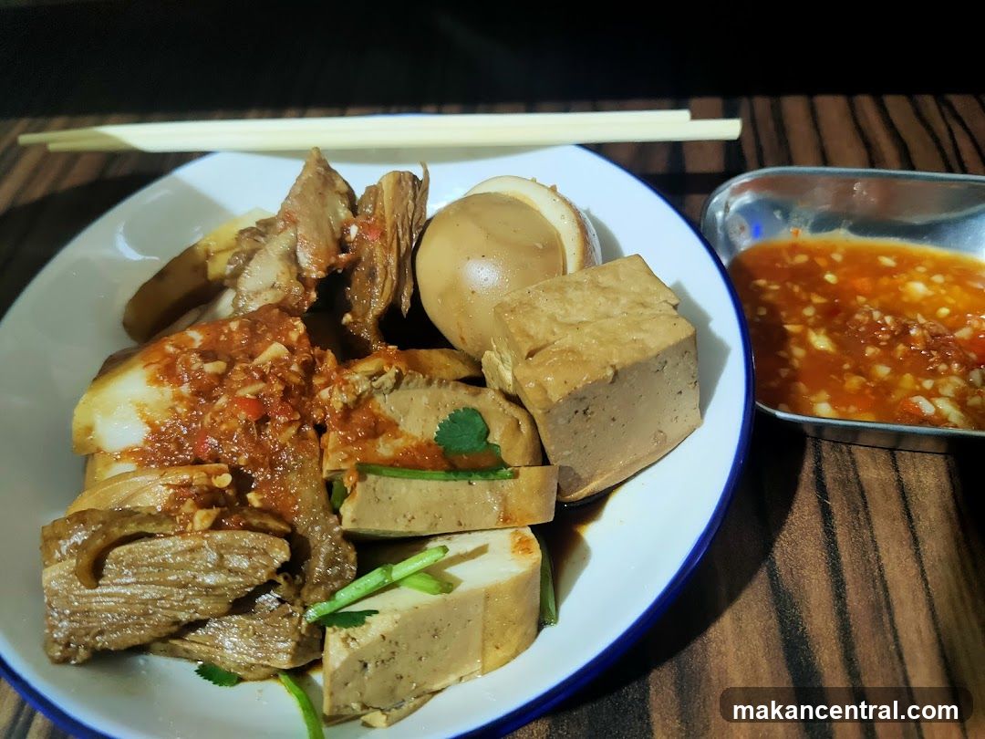 Braised Tofu and Eggs with Chili Sauce