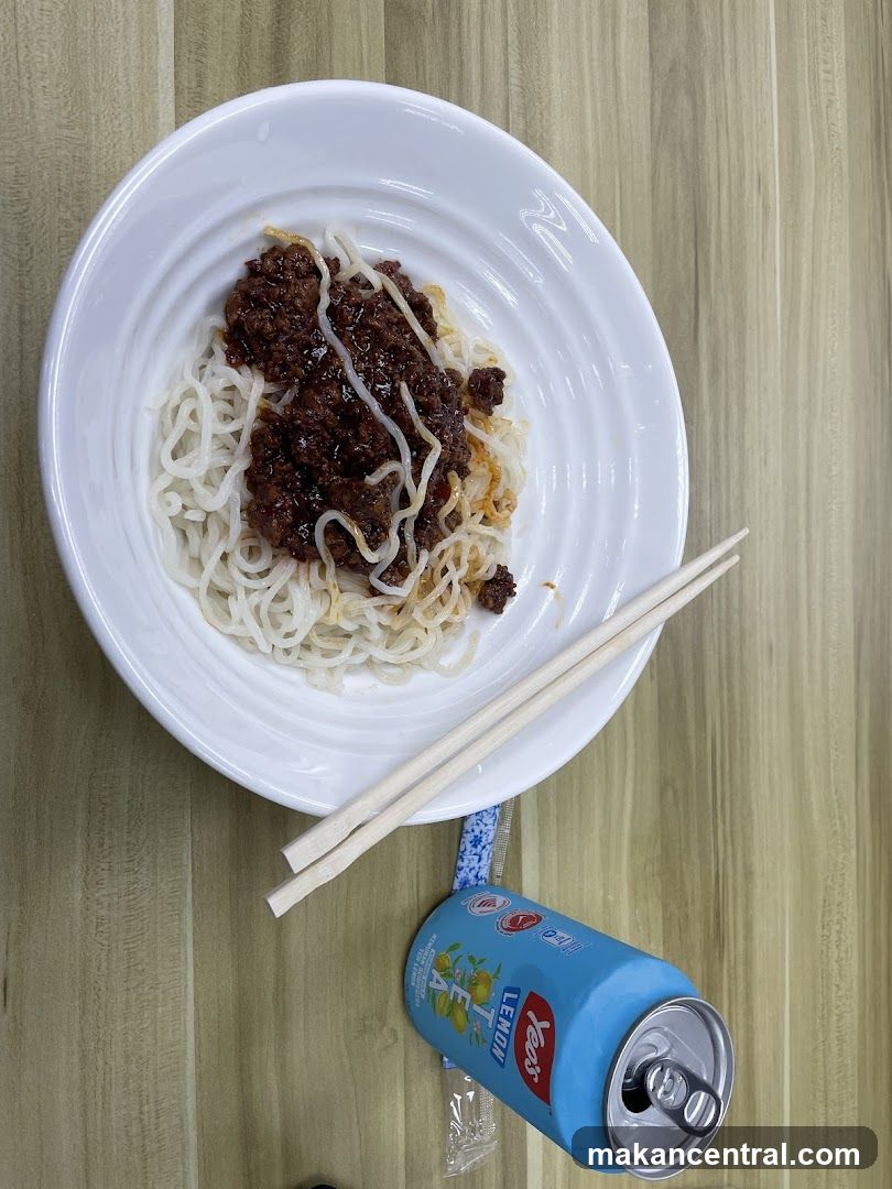 Noodles with Meat Sauce and Lemon Tea