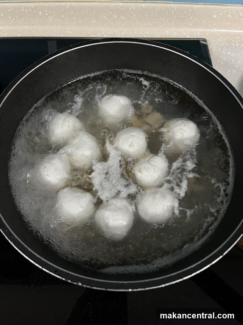 Fish Balls Boiling