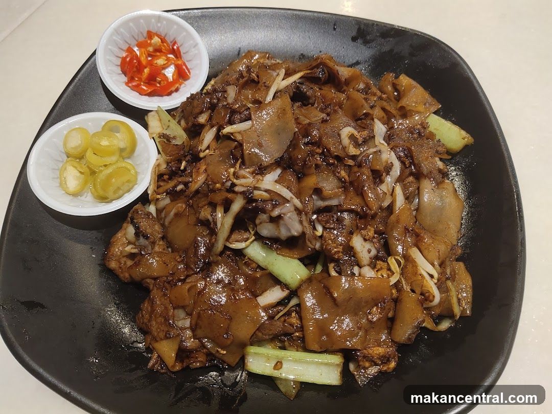 Stir-fried Noodles with Chili and Pickled Vegetables