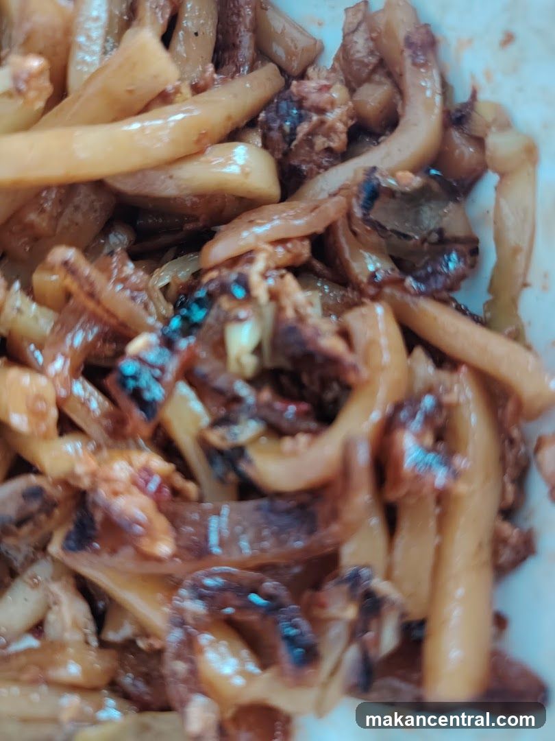 Stir-fried noodles with meat and vegetables