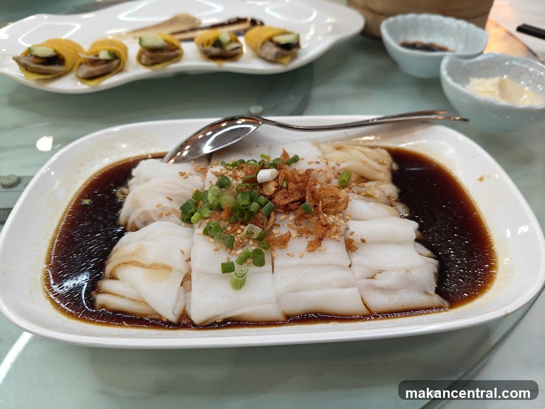 Steamed Rice Rolls with Soy Sauce