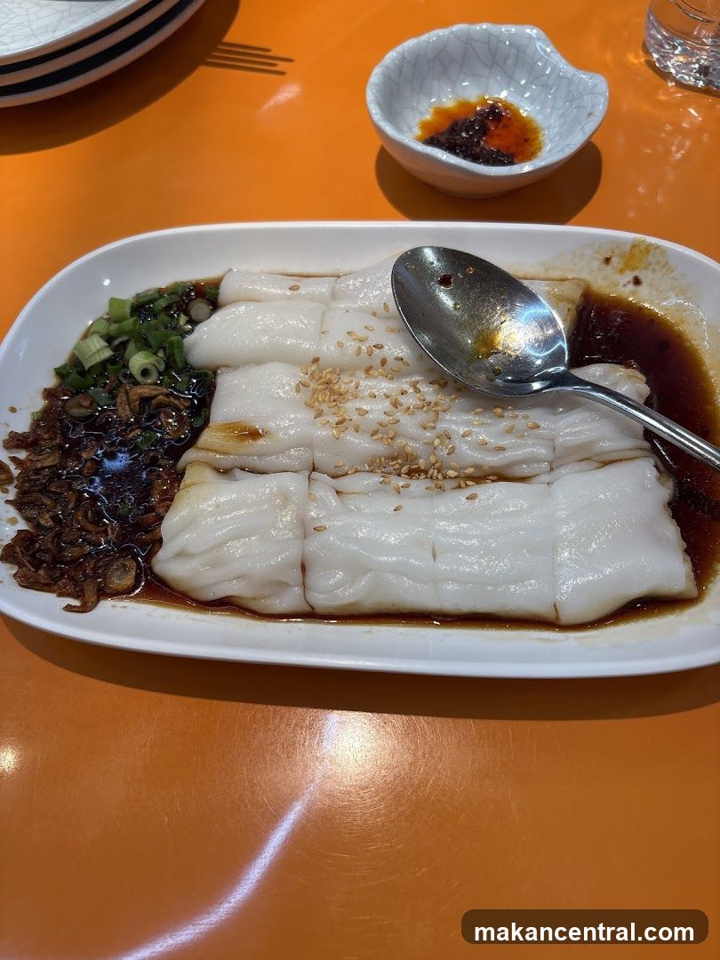 Steamed Rice Rolls with Soy Sauce