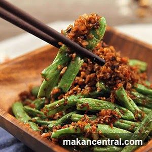 Green Beans with Toppings