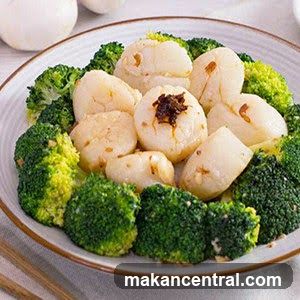 Scallops and Broccoli