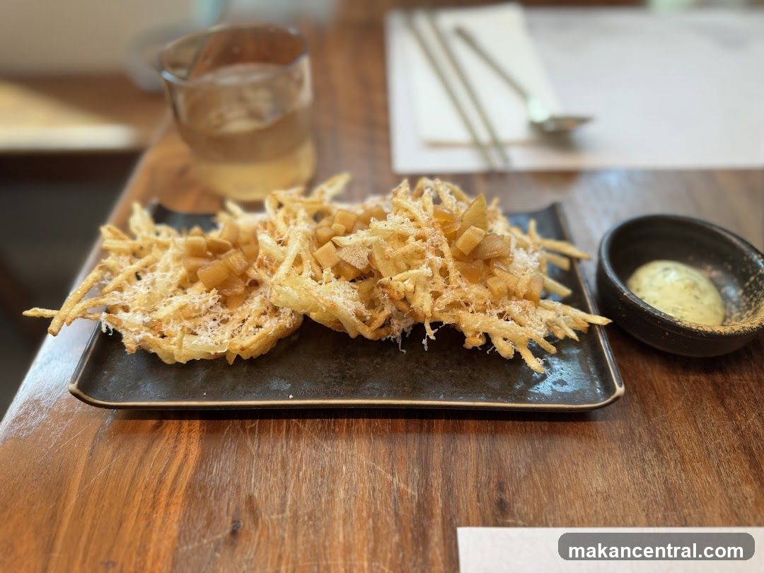 Crispy Appetizer with Dipping Sauce