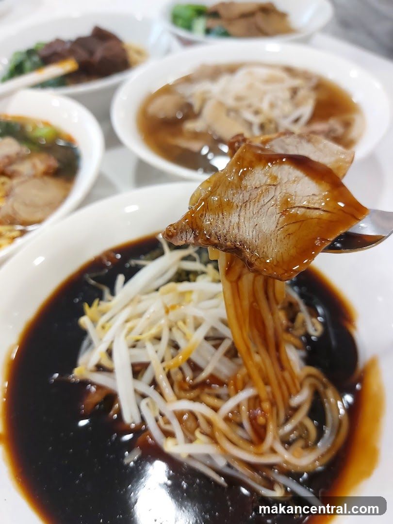 Noodles with Meat and Bean Sprouts