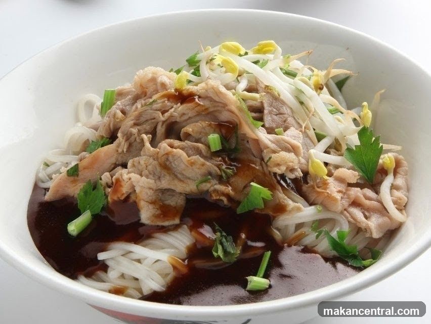Noodle Soup with Beef and Bean Sprouts
