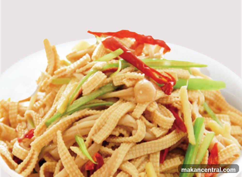 Stir-fried Tofu Skin with Baby Corn and Chili