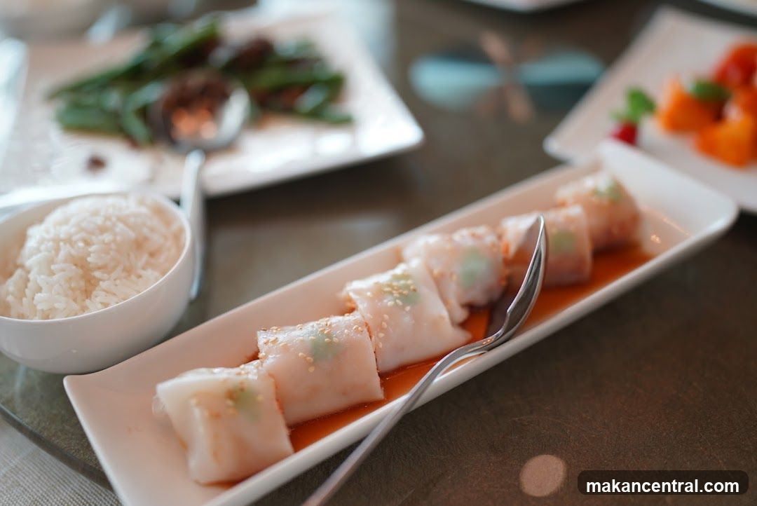 Steamed Rice Rolls with Sauce