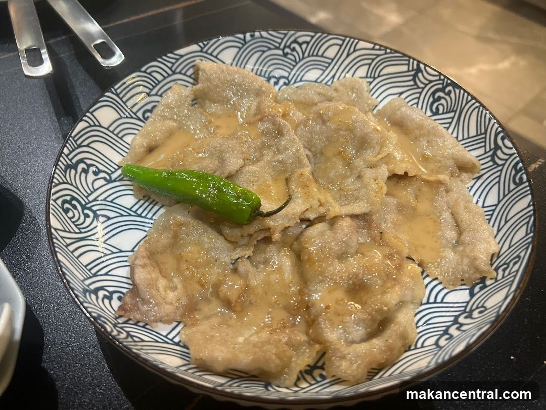 Thinly Sliced Meat with Sauce and Pepper