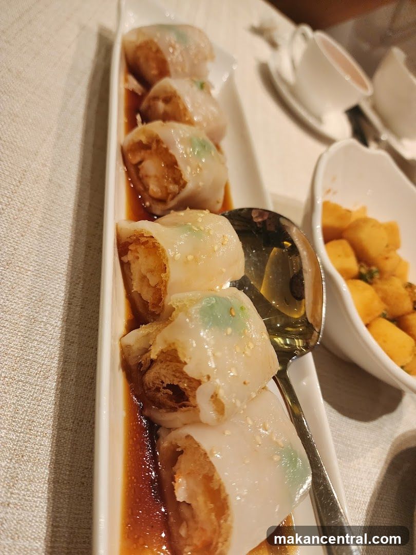 Shrimp Rice Rolls with Soy Sauce