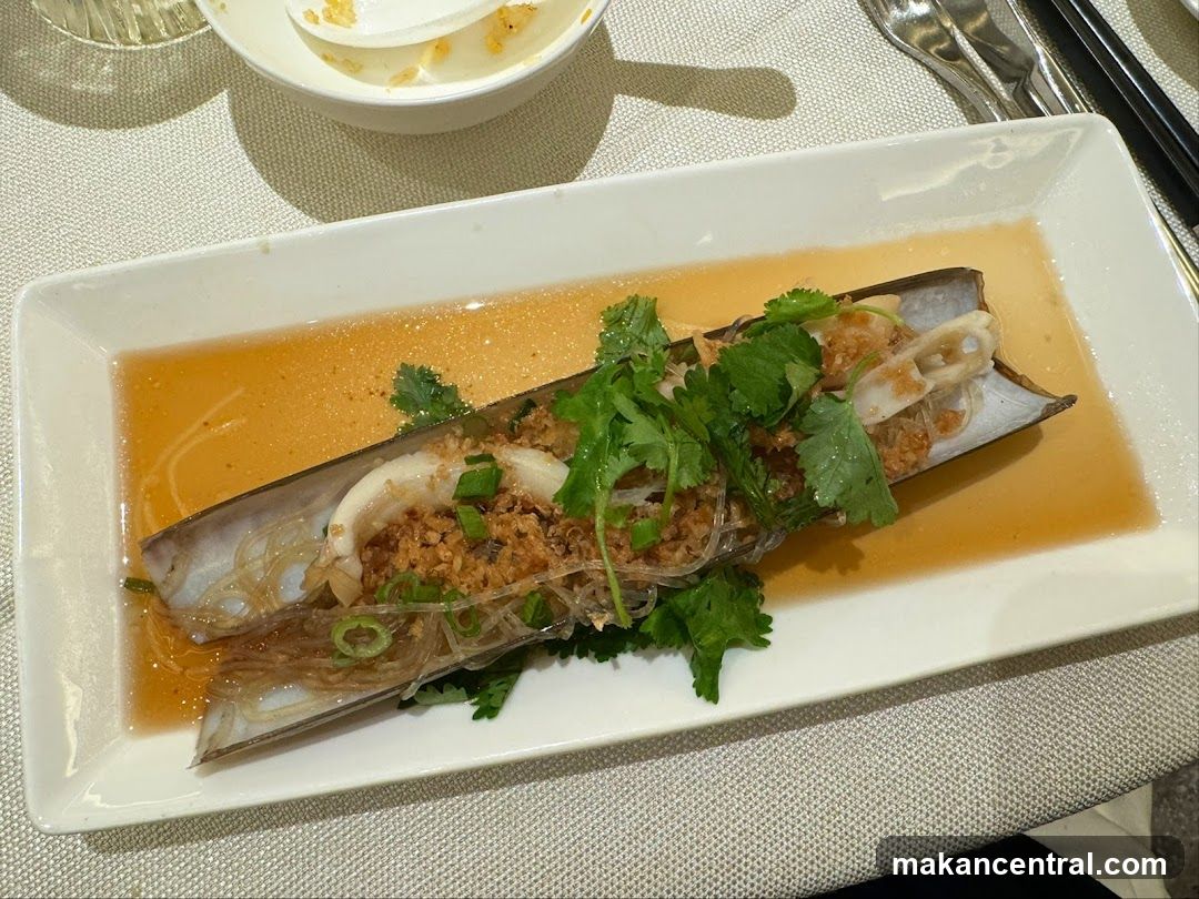 Steamed Razor Clams with Garlic and Vermicelli