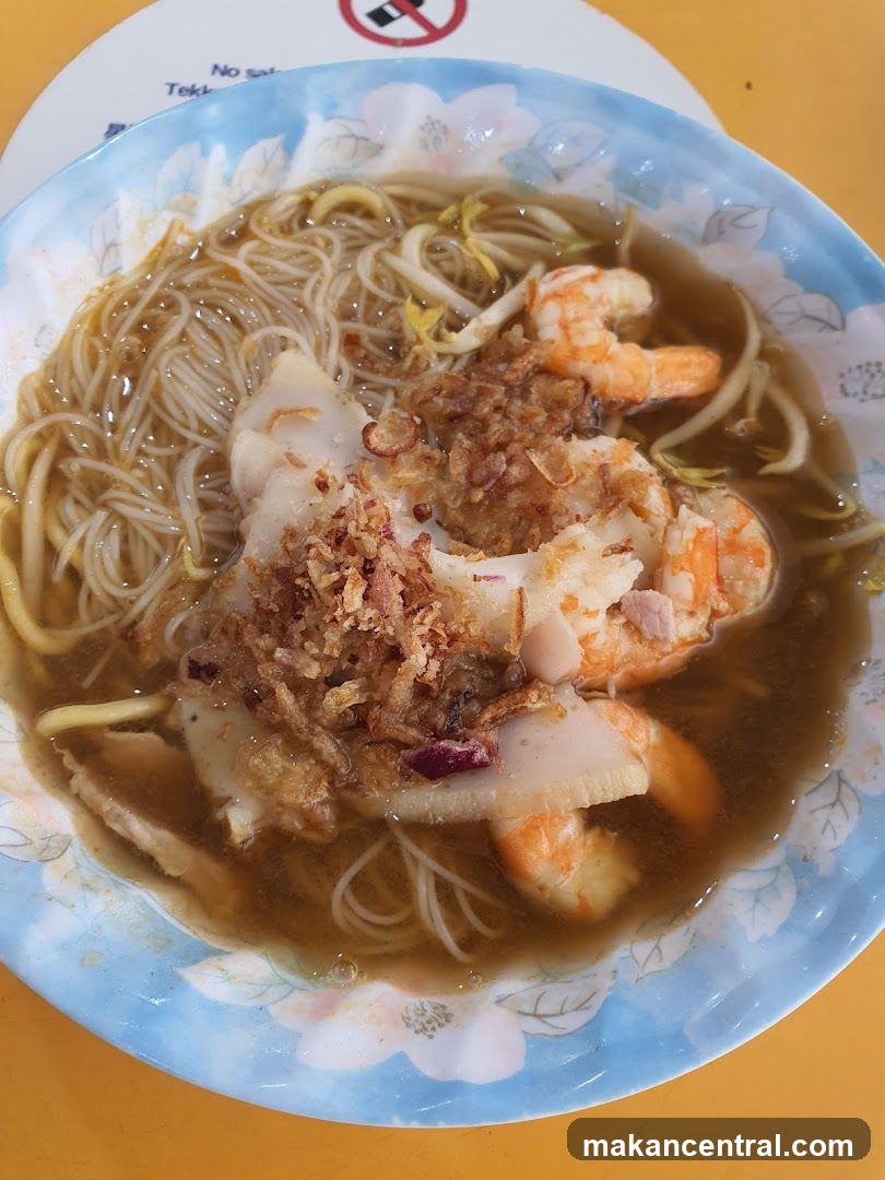 Noodle Soup with Shrimp and Fish Slices
