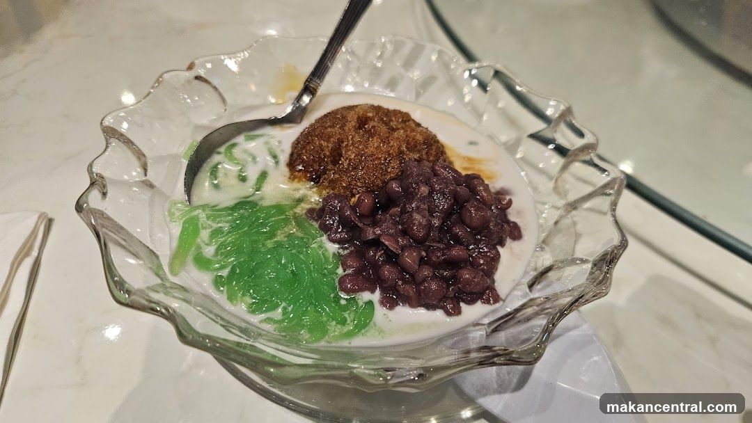 Dessert with Red Beans and Green Noodles