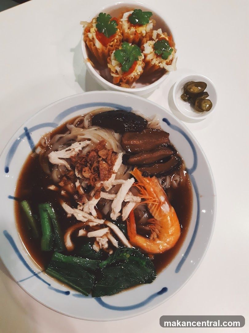 Noodle Soup with Shrimp and Appetizers