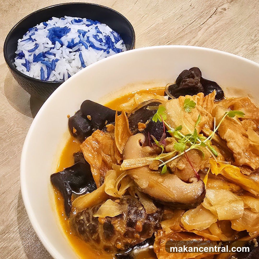 Braised Dish with Blue-Tinted Rice