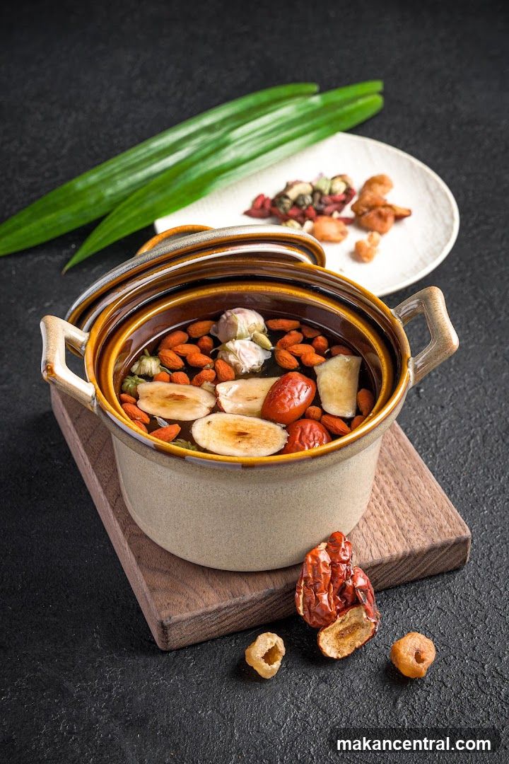 Herbal Soup with Goji Berries and Jujubes