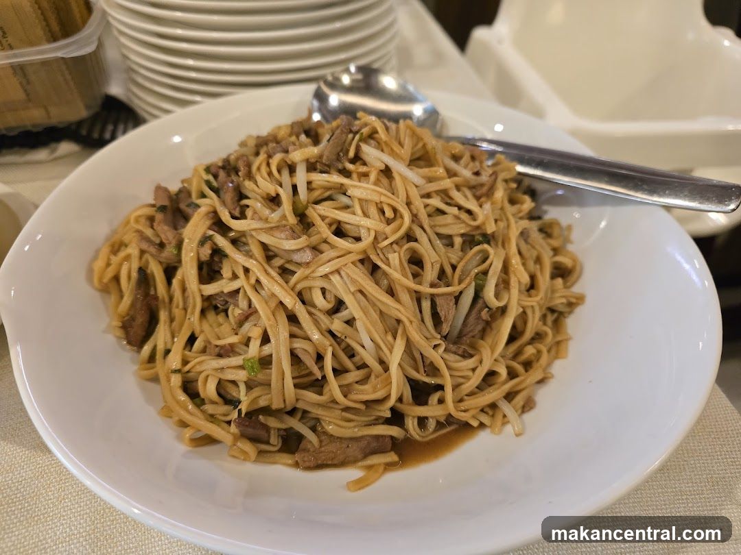 Noodles with Meat and Sprouts